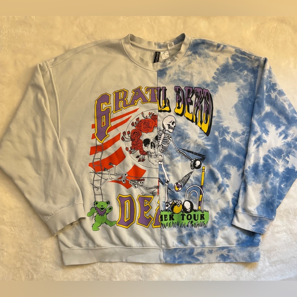 Divided - Woman’s Grateful Dead crew neck - Large